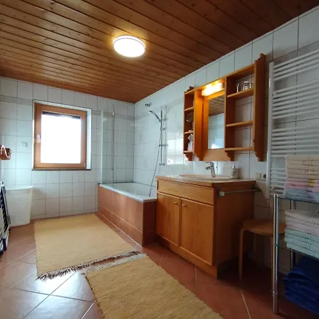 Ehrensberger Apartment *